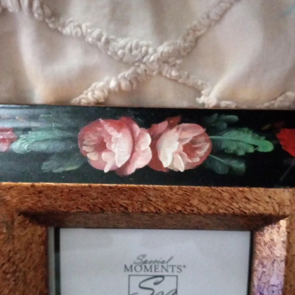 Special Moments Hand Painted Floral Picture Frames w/Velvet Back 4x6 Set of 2